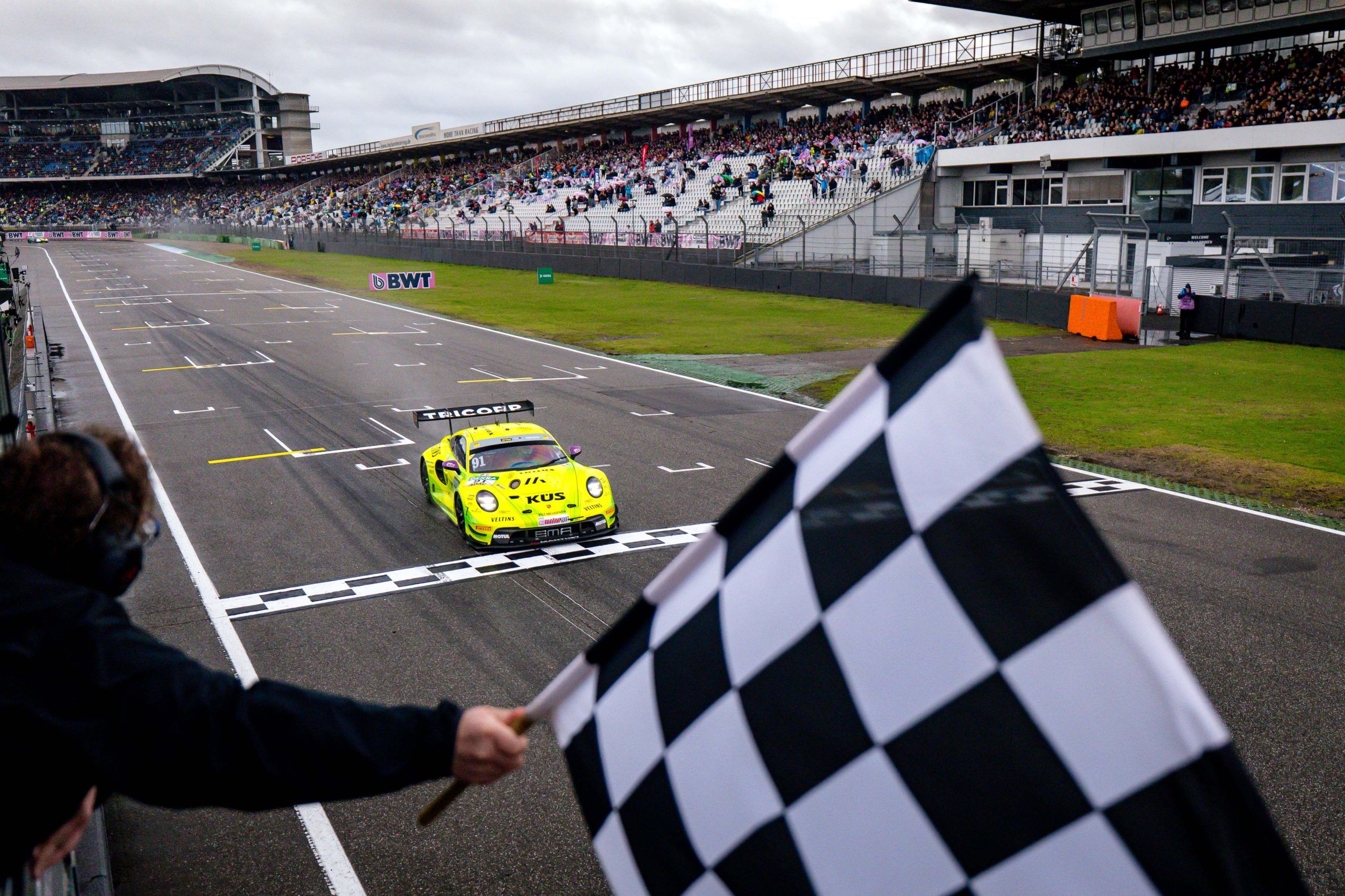 Manthey feiert dreifachen DTM-Meisterschaftssieg beim Saisonfinale